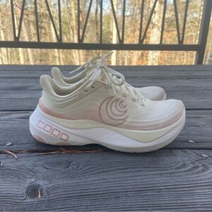 Topo Athletic Women's Aura Cream and Rose Athletic Shoes